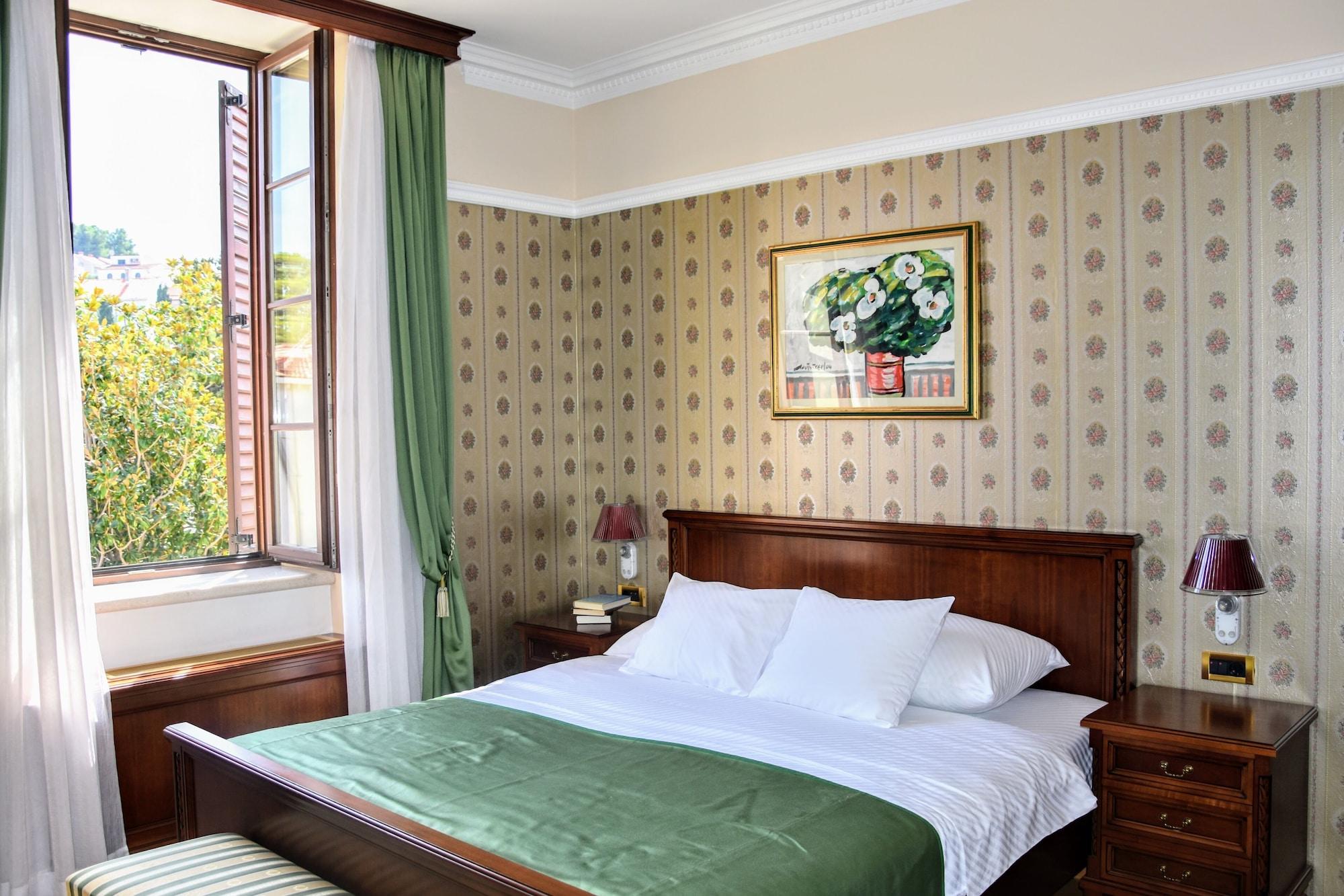 Boutique Kazbek Szálloda 5*